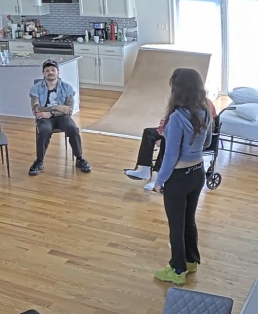 The piss king challenged by the piss queen