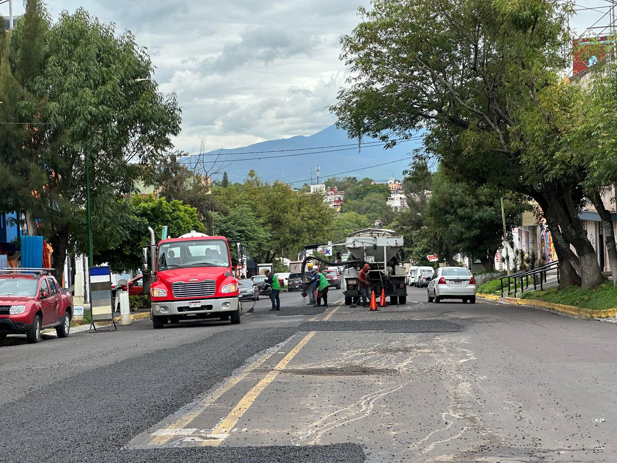 Jornada de bacheo en la salida a Charo, sobre la av Fco I Madero oriente