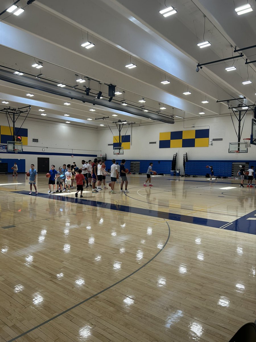 NECCKnightsAD's tweet image. Full house in the @NorthernEssex gym this week for 🏀 camp. Learning from a great group of championship winning coaches.