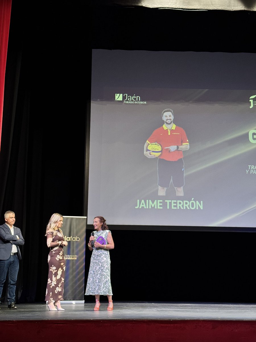 Mención Especial por su trayectoria como fisio en Selecciones FEB y Paris Basketball de Euroliga: Jaime Terrón
