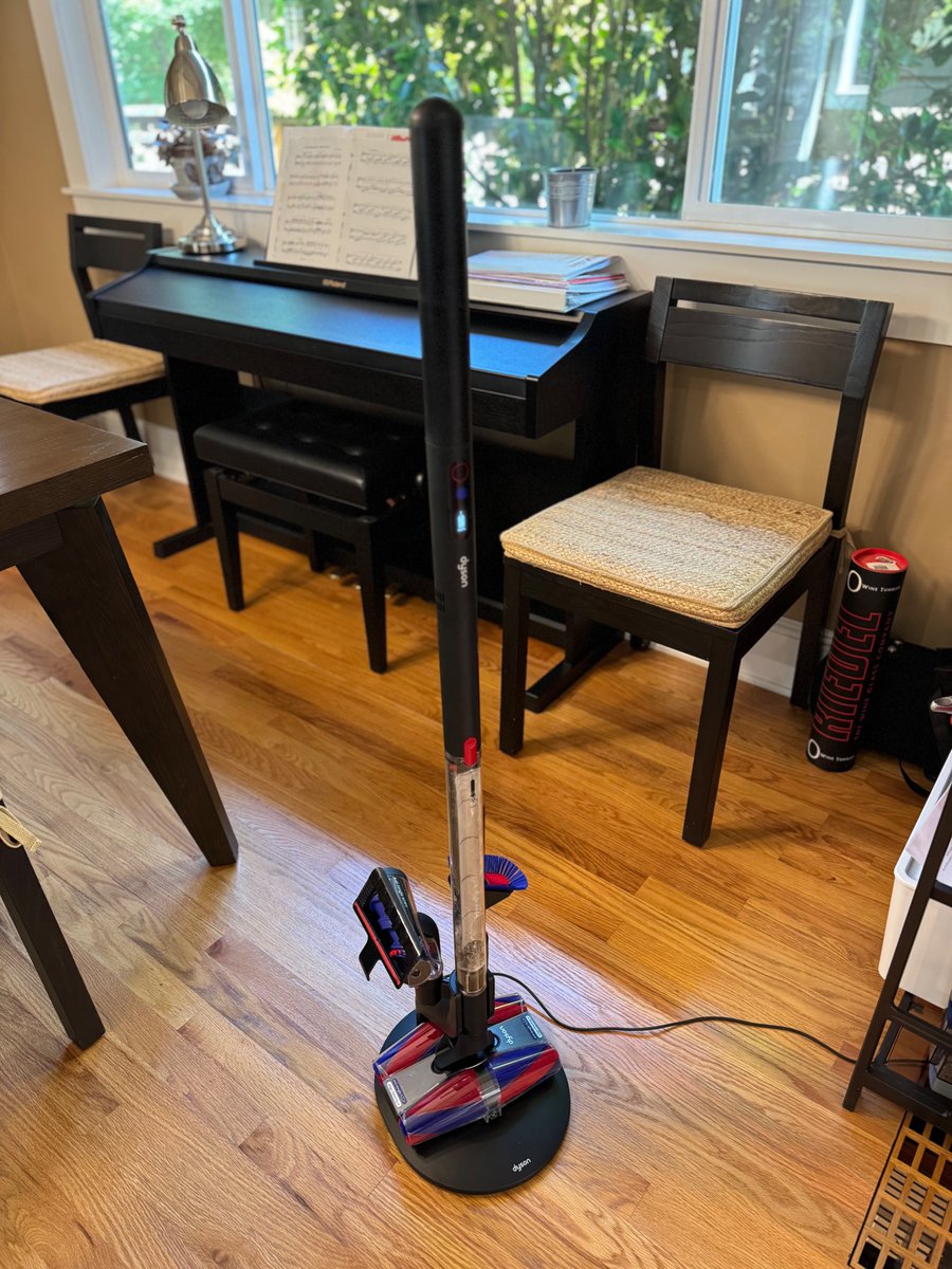 I saw @daringfireball's link to James Dyson's (excellent) live stage unveiling of the new Pencilvac