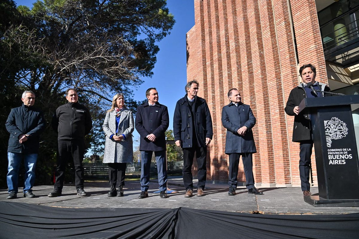 En Florencio Varela junto al gobernador <a href="/Kicillofok/">Axel Kicillof</a> y el intendente <a href="/Andreswatsonok/">Andrés Watson</a>, firmamos un convenio para financiar la compra de equipamiento y mejorar las 13 sedes del Programa Envión que funcionan en el distrito.

Frente a un Gobierno nacional que abandona sus