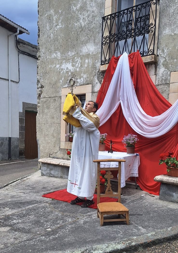 👉🏼 Este 2️⃣4️⃣ de junio ha tenido lugar la #fiesta de 🐑 San Juan Bautista en Murias de Paredes.