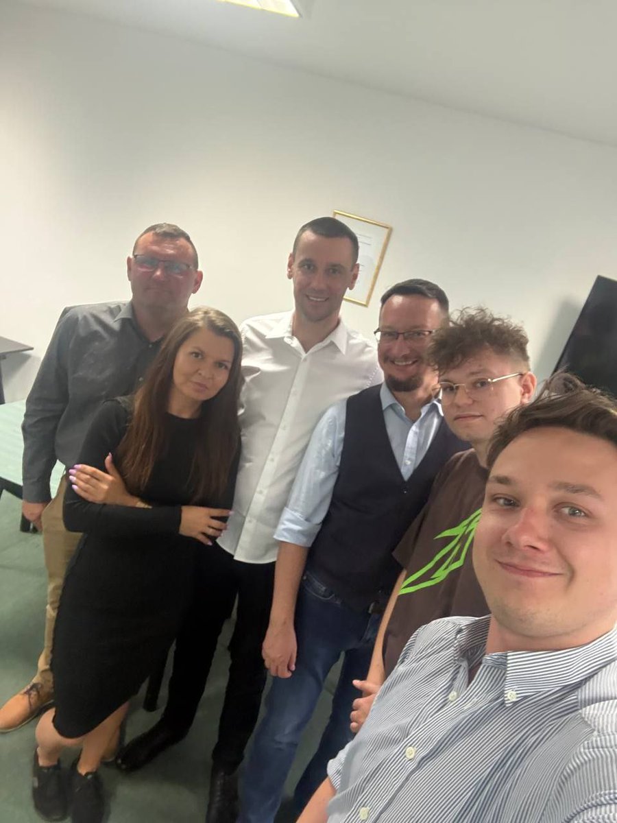 Dzisiaj miało miejsce spotkanie powyborcze działaczy i sympatyków <a href="/KONFEDERACJA_/">Konfederacja</a>  z powiatu buskiego.
Przeanalizowaliśmy minioną kampanię, wymieniliśmy się spostrzeżeniami i doświadczeniem oraz omówiliśmy plany na przyszłość.
<a href="/Nowa_Nadzieja_/">Nowa Nadzieja</a>  wspólnie zbudujmy siłę, która zmieni