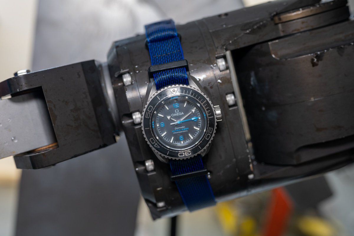 VictorVescovo's tweet image. Was able to visit the Omega museum in Bienne/Biel Switzerland. They are kind enough to feature an exhibit covering the dive by the Seamaster Planet Ocean Ultra Deep Professional (#1 of 3) on a replica of the Limiting Factor's robotic arm. Deepest diving timepieces ever. #omega