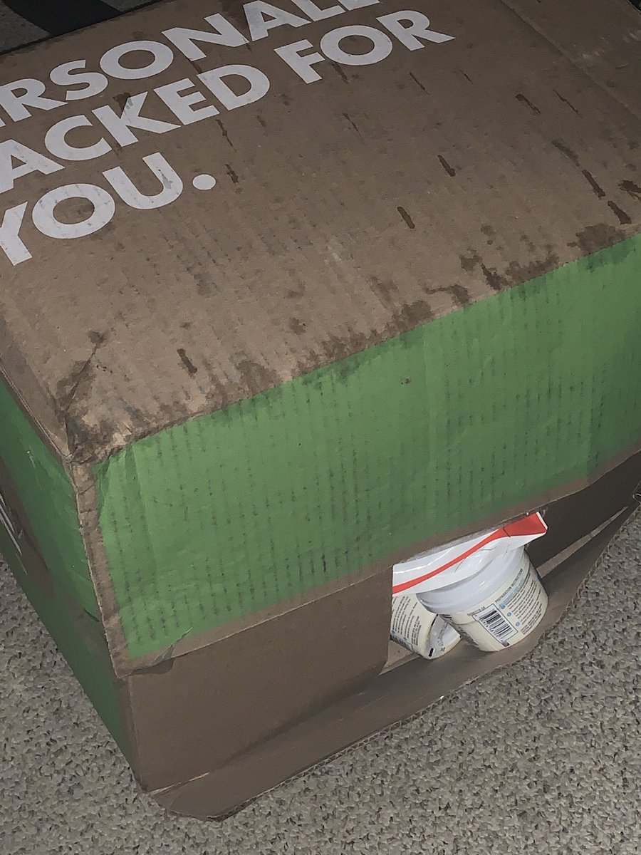 SocialMediaMob's tweet photo. @nokidhungry @HelloFresh @parents @HelloFresh I am tired of receiving destroyed #hellofresh food boxes every week.  The boxes are always handled carelessly, resulting in me receiving opened boxes, punctured cold packs leaking all over the food. My neighbors boxes are always in great shape. Enough! What gives? https://t.co/wmfwPJq1Yf