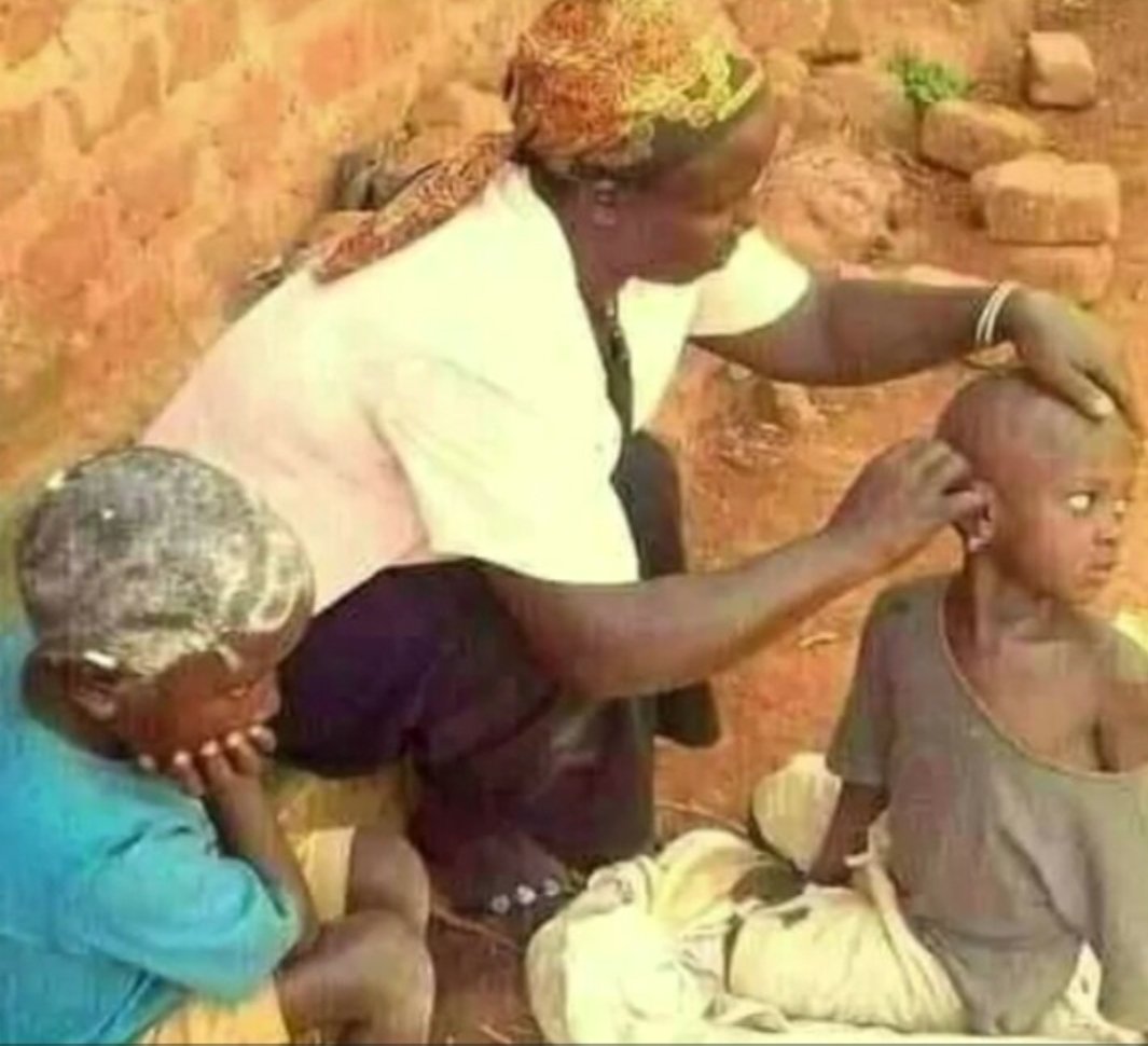 CleverKushaba's tweet photo. Teereza orutwe rwembwa  kutegye ngatawe 😀😀 (parent talking at that time) https://t.co/v2FlHsukCi
