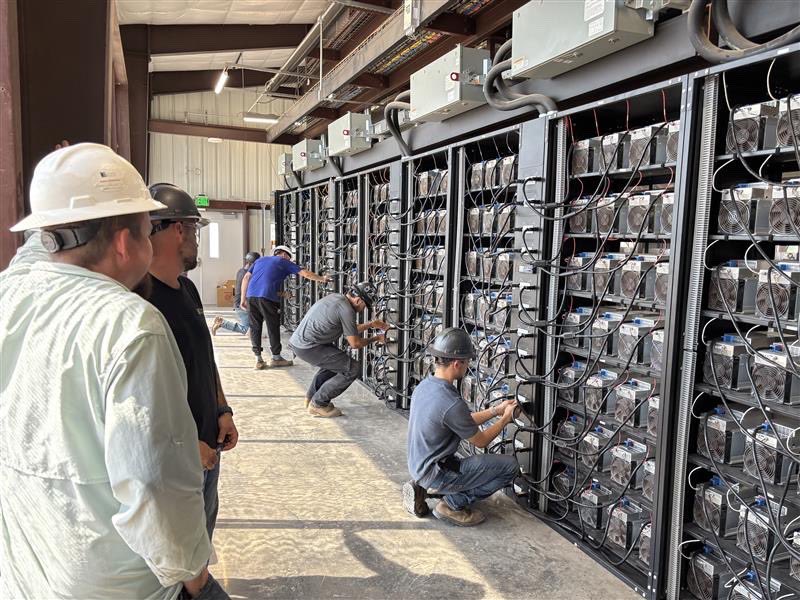 rftylerpage's tweet image. Grateful for the relentless effort from our team to get Black Pearl online in just 16 months. Ahead of schedule. Built safely. Now hashing. Huge congratulations to the entire team on the exceptional work; let’s keep building. 
 
$CIFR