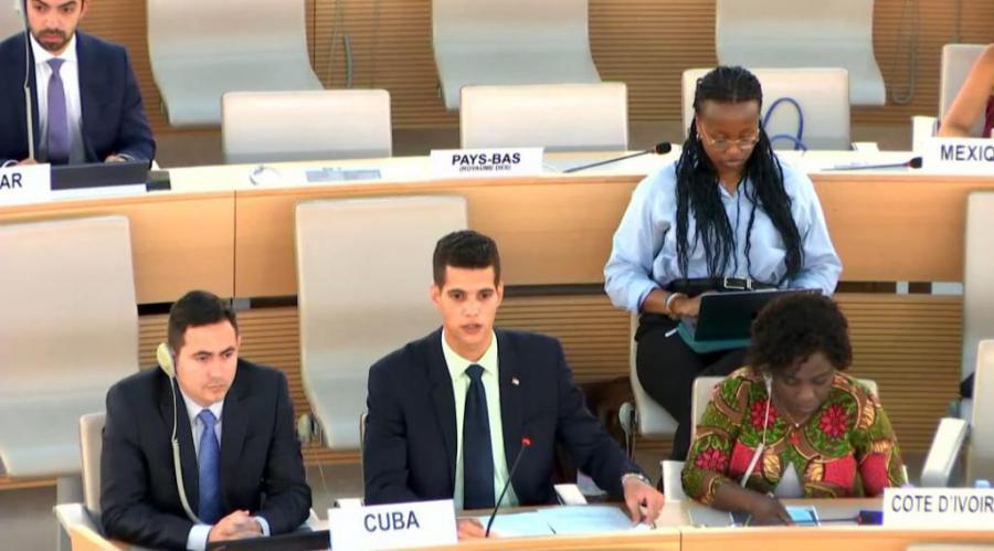 Interviene Tercer Secretario Roberto Cabañas Vázquez, en el Diálogo Interactivo con la Experta Independiente sobre derechos humanos y solidaridad internacional. 

59° período de sesiones del Consejo de Derechos Humanos.

#CubanosConDerechos

misiones.cubaminrex.cu/es/articulo/in…