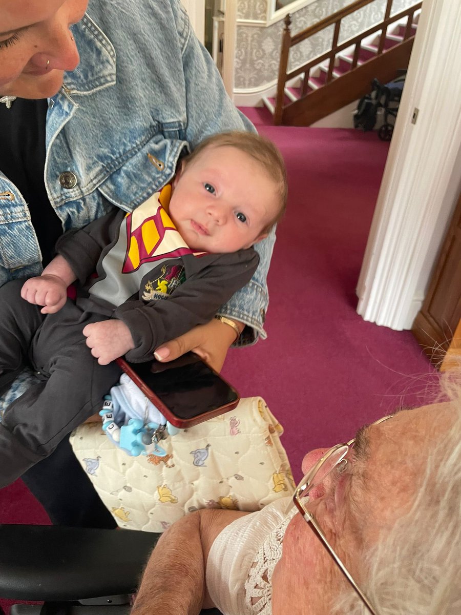 Bristolcarehome's tweet image. 🎨🎶 A Fun-Filled Day at Glebe House! ❤️

The morning kicked off with arts and crafts, followed by a joyful sing-along that had everyone joining in and smiling from ear to ear 🎨🎤 👶!

#GlebeHouse #FunFilledDay #ArtsAndCrafts #SingAlong #LiveMusic #JustinPerforms #CeejayVisit