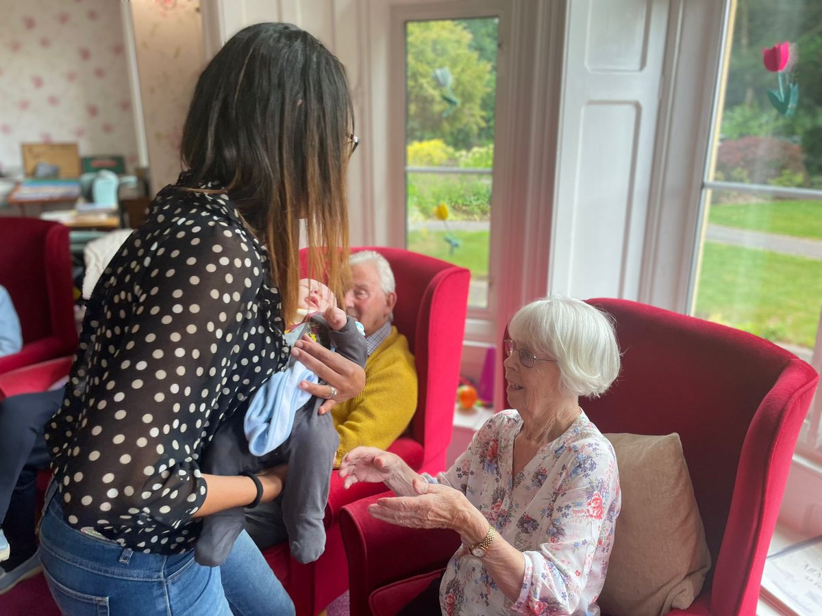 Bristolcarehome's tweet image. 🎨🎶 A Fun-Filled Day at Glebe House! ❤️

The morning kicked off with arts and crafts, followed by a joyful sing-along that had everyone joining in and smiling from ear to ear 🎨🎤 👶!

#GlebeHouse #FunFilledDay #ArtsAndCrafts #SingAlong #LiveMusic #JustinPerforms #CeejayVisit