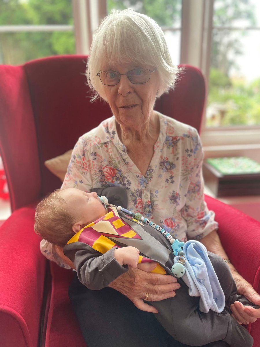 Bristolcarehome's tweet image. 🎨🎶 A Fun-Filled Day at Glebe House! ❤️

The morning kicked off with arts and crafts, followed by a joyful sing-along that had everyone joining in and smiling from ear to ear 🎨🎤 👶!

#GlebeHouse #FunFilledDay #ArtsAndCrafts #SingAlong #LiveMusic #JustinPerforms #CeejayVisit