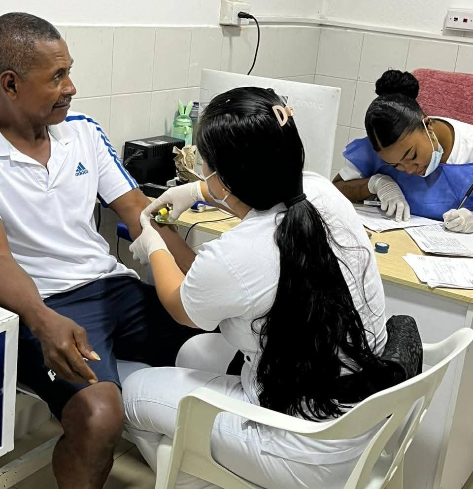 CHDN1's tweet image. 💙🩺Con éxito, la ESE CHDN conmemoró el Día Mundial del Cáncer de Próstata con jornadas urbanas y rurales, ofreciendo tamizaje de PSA, citologías, remisiones y más. Seguimos promoviendo la prevención, el autocuidado y el acceso equitativo a la #salud.