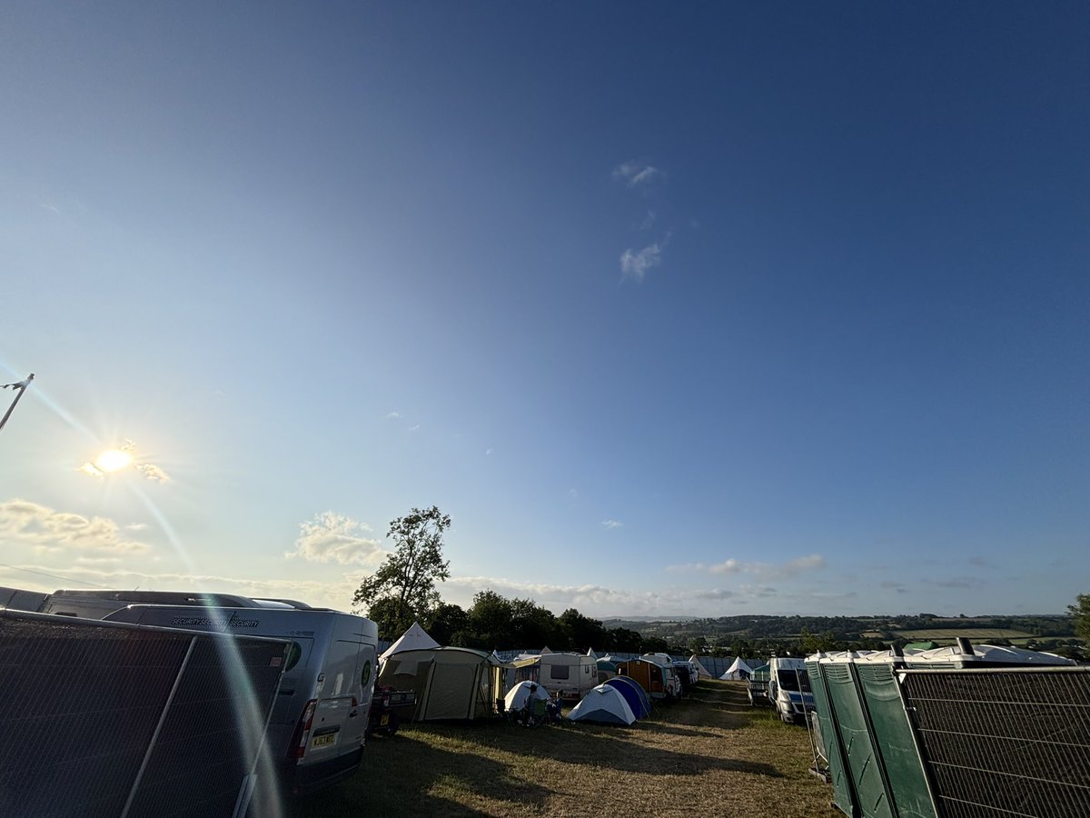 19:44 - Looks about right for a party
#Glastonbury #Weather