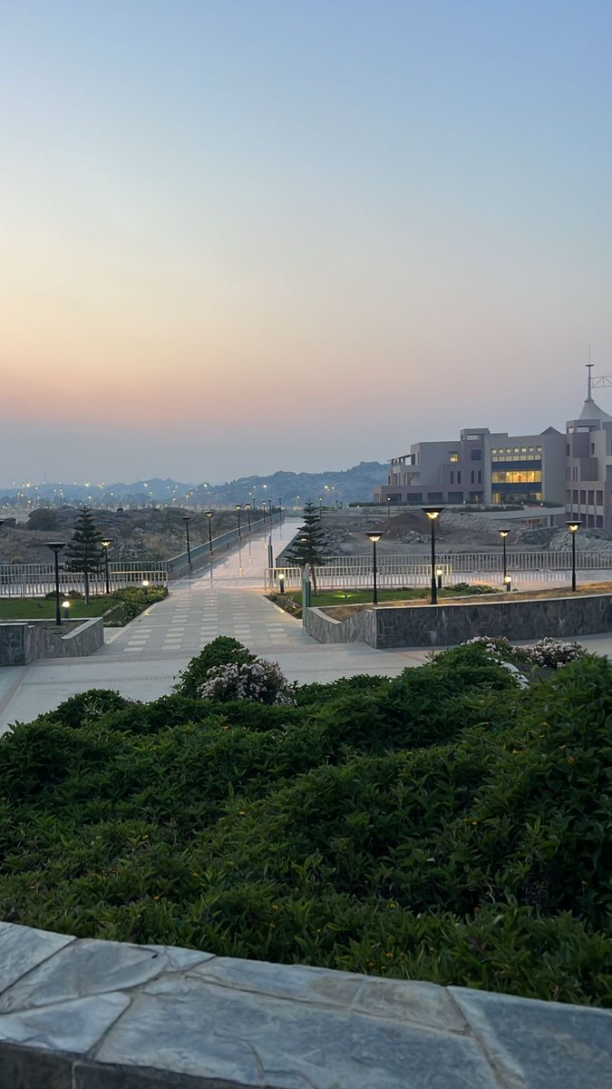 الحمدالله، بدأنا برنامج كاوست،  متحمس جدا للتعمق بال AI, وسعيد بكوني أصغر طالب (ثاني ثانوي) في البرنامج، وتحفيز لي إني أطور نفسي مع طلاب أفضل مني، بتكون إن شاء الله فترة مليئة بالشغف والتطوير والزملاء الجدد وتطوير حلول جديدة، شكرا لجميع المسؤولين عن البرنامج🔥
#kaust #summer #AI