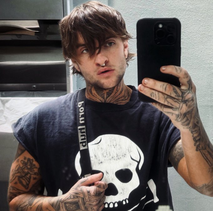 Watch Austin Spears FTM🏳️‍⚧️$3 OF's leaked NSFW photo on TwXstars