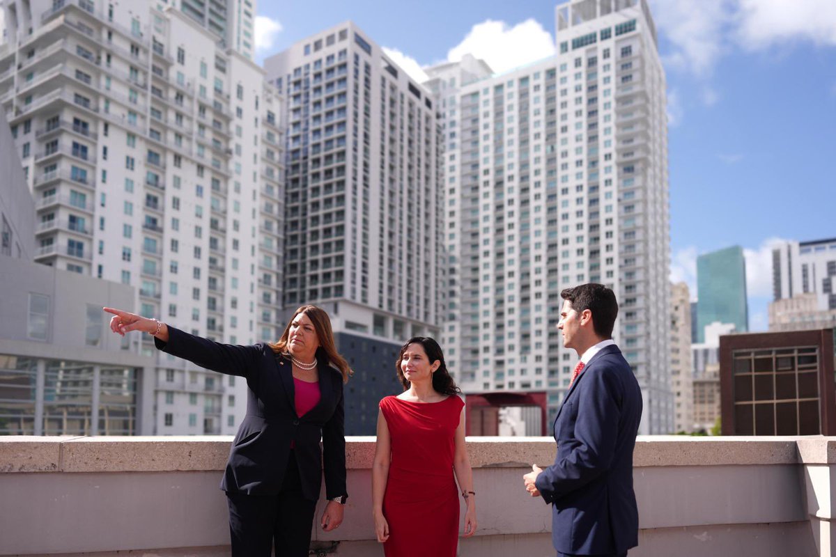 La Comunidad de Madrid y la Cámara de Comercio de España en Miami colaboraremos en el ámbito de la Educación Superior.

Firmamos el primer acuerdo.

Impulsaremos las universidades madrileñas en el continente y las relaciones culturales e institucionales entre Madrid y EEUU.