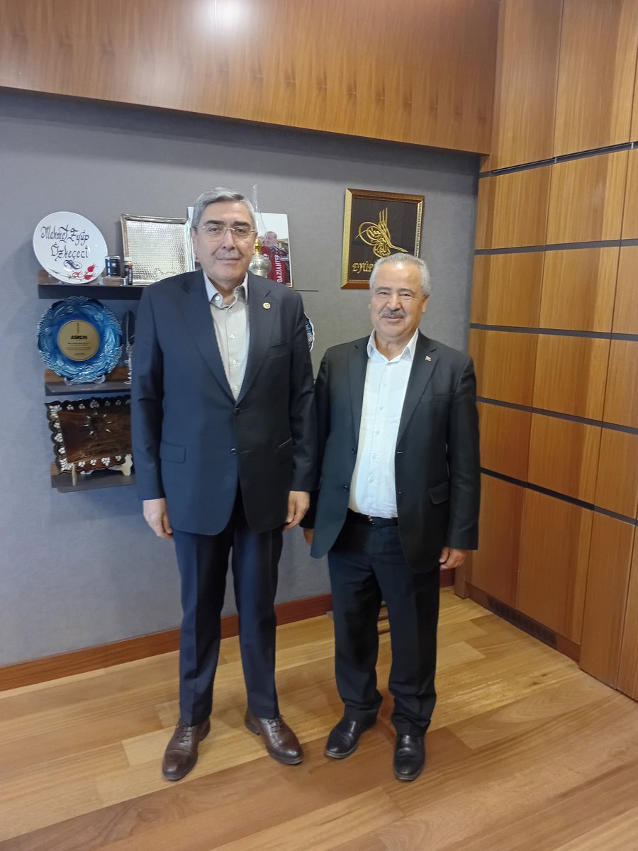 Bu gün Gaziantep Milletvekilimiz Sayın Mehmet Eyüp Özkeçeci'yi Gazi Meclisimizde ziyaret ederek çalışmaları hakkında başarılar diledim.
#GaziantepBirlikHaberSen