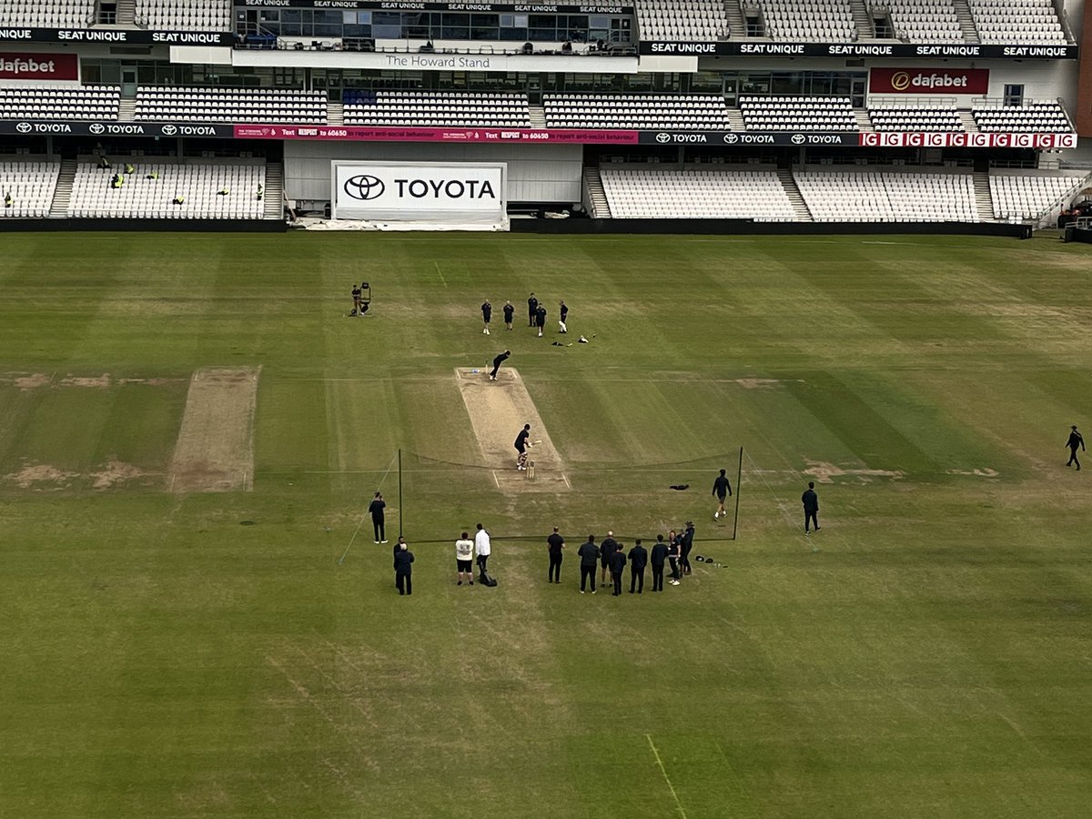 Headingley and their ground staff have put on quite the show this week.

Superb they’re having a game in the middle after all is done…

#bbccricket