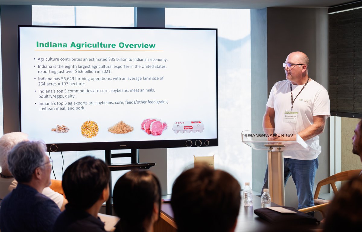 INSoybean's tweet image. ISA Board Member and farmer, Chris Eck, traveled to South Korea to engage with the food and skincare markets and share the story of Indiana soybeans and high oleic oil.
@USSEC @ussoy
#indianasoybeans #koreanskincare #higholeicsoybean #soycheckoff