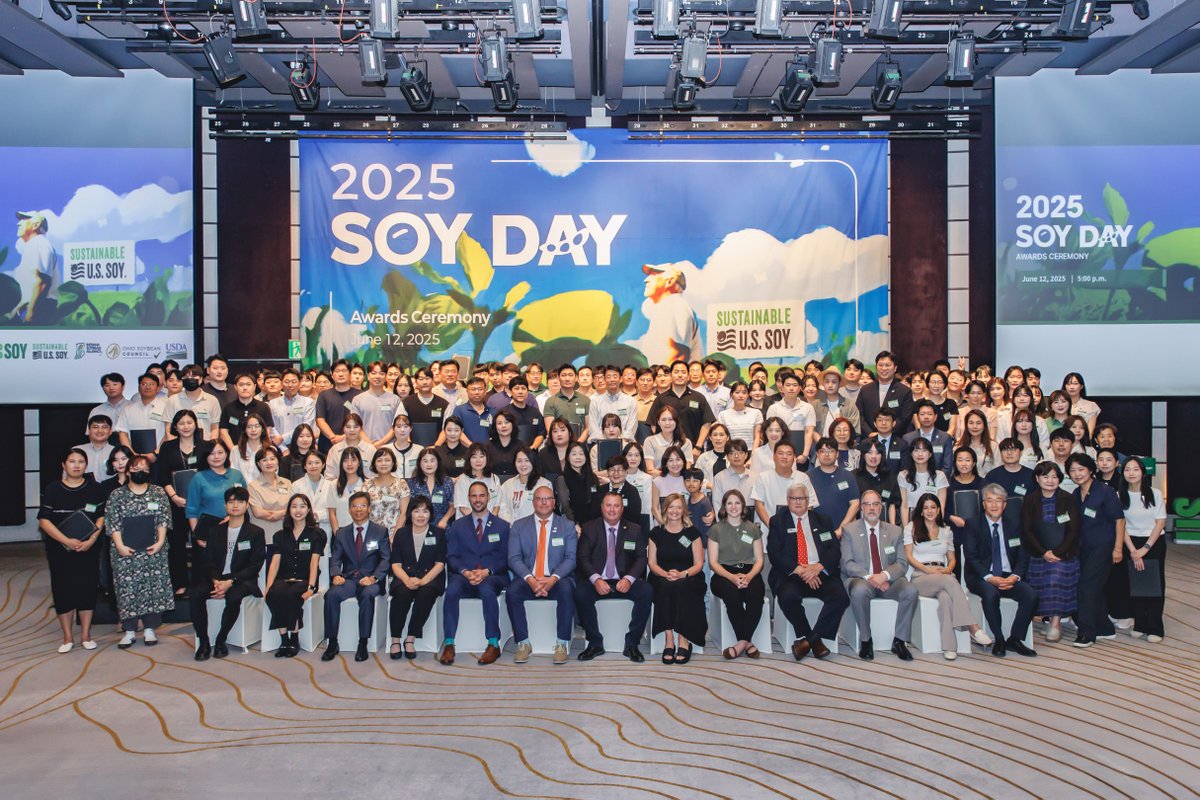 INSoybean's tweet image. ISA Board Member and farmer, Chris Eck, traveled to South Korea to engage with the food and skincare markets and share the story of Indiana soybeans and high oleic oil.
@USSEC @ussoy
#indianasoybeans #koreanskincare #higholeicsoybean #soycheckoff