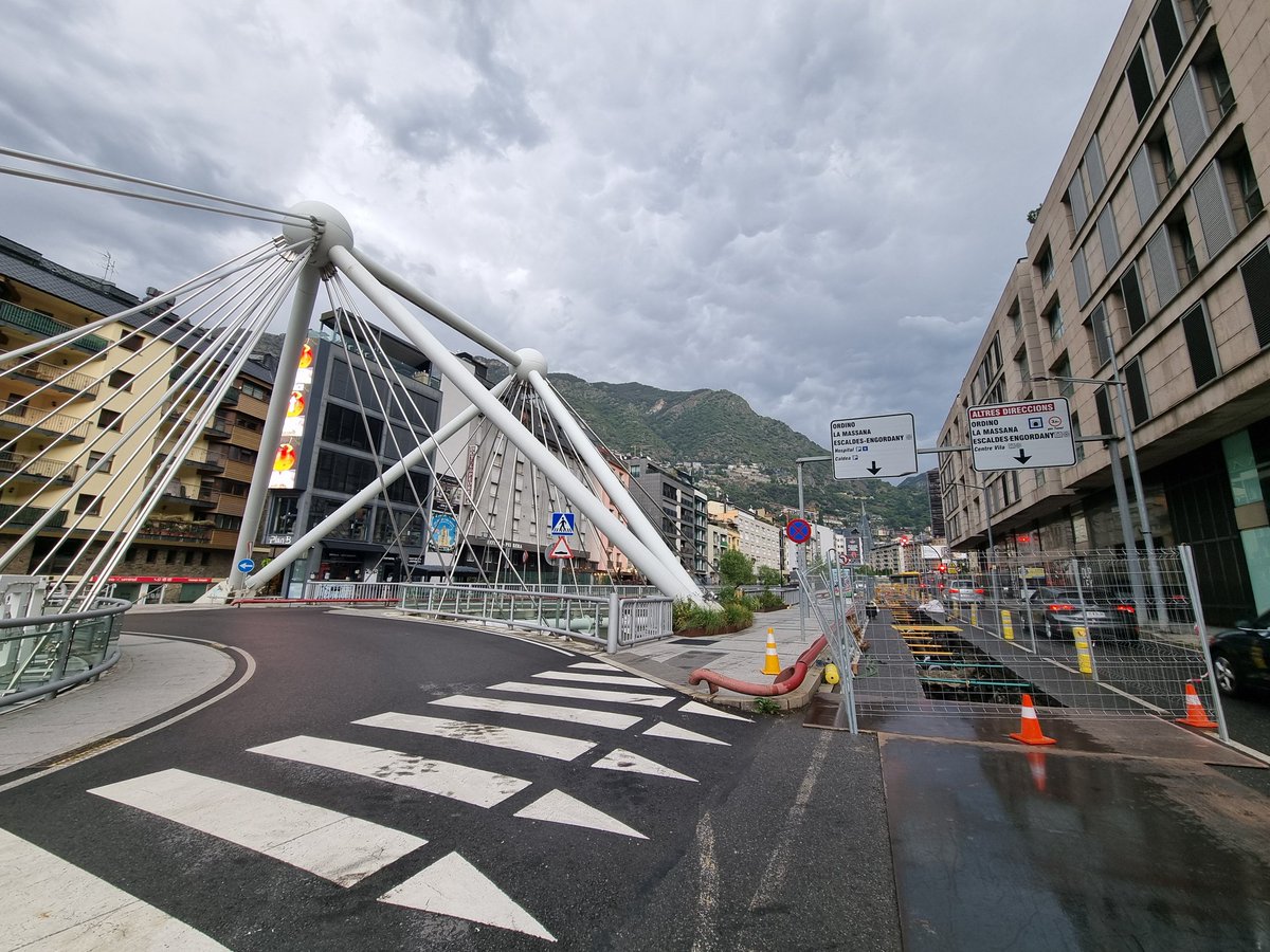 jecbosch14's tweet photo. Obres a l'Avinguda Consell d'Europa 💪
Nova xarxa de #fedaecoterm @FEDA_Andorra
Andorra la Vella ❤️🇹🇩
#andorra #andorracapital https://t.co/d4vJbrx0ea