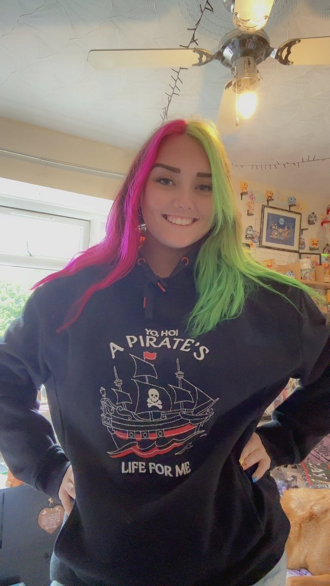 KEOwen24's tweet image. Perfect outfit for my birthday! 🏴‍☠️
#GYV #Pirate