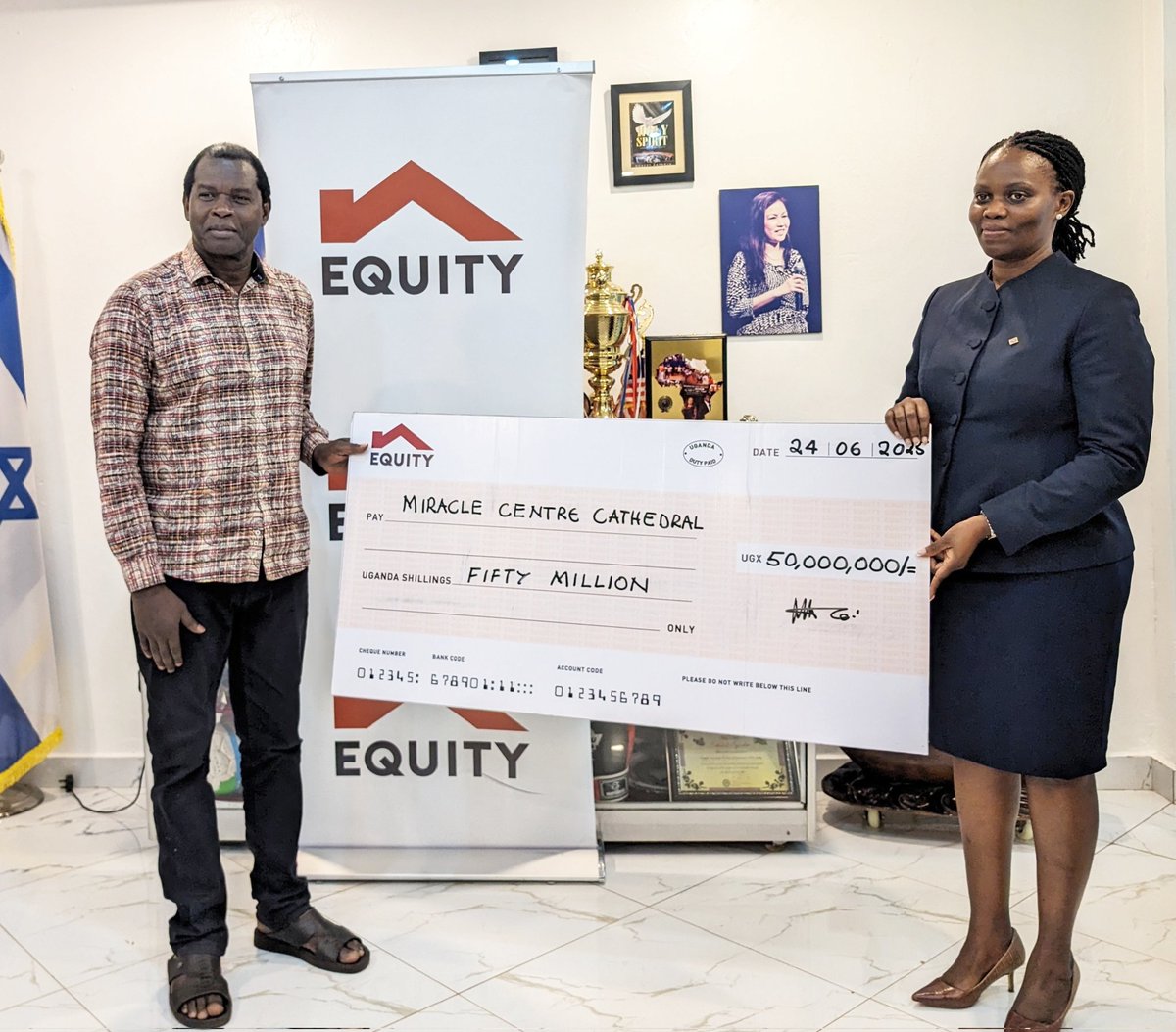 UgEquityBank's tweet photo. Today, #EquityBankUganda gave  UGX50M to support the 3-day crusade hosted by Miracle Centre Cathedral with renowned evangelist @Benny_Hinn 
We are always proud to stand with the Church and Christians in Uganda; united by faith and the power to transform lives. @RobertKayanja
@Channel44LIVE 
 #EquityCares #EquityBankUganda