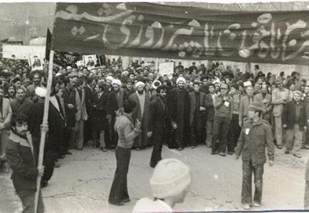 IranHistoryPics's tweet image. استدلال شیعه:
خون بر شمشیر پیروز است

محرم ماه خون ماه پیروزی شیعه
مرداد ١٣۵٧