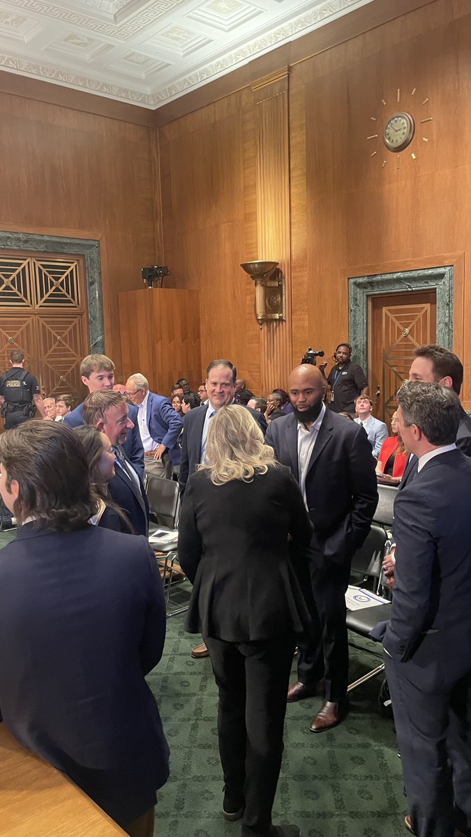 Getting ready.

🚨Subcommittee on Digital Assets hearing happening NOW: Exploring Bipartisan Legislative Framework for Digital Asset Market Structure