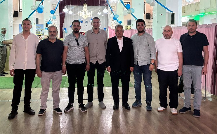 a_kadirsonmez's tweet photo. Geçmiş dönem Tepebaşı Gençlik Kolları başkanlarımızdan (kardeşim)Halil Gıcır ve ailesinin hacı mevlidine katıldık. Rabbim ibadetlerini kabul etsin inşallah🤲 https://t.co/iJU0JcZhFb