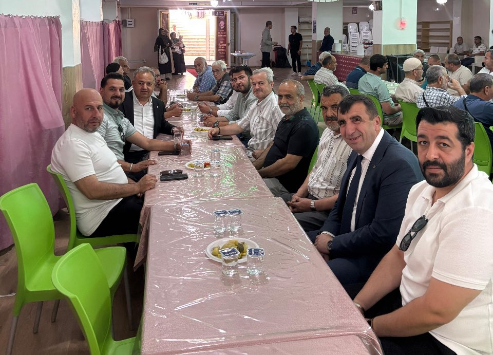 a_kadirsonmez's tweet photo. Geçmiş dönem Tepebaşı Gençlik Kolları başkanlarımızdan (kardeşim)Halil Gıcır ve ailesinin hacı mevlidine katıldık. Rabbim ibadetlerini kabul etsin inşallah🤲 https://t.co/iJU0JcZhFb