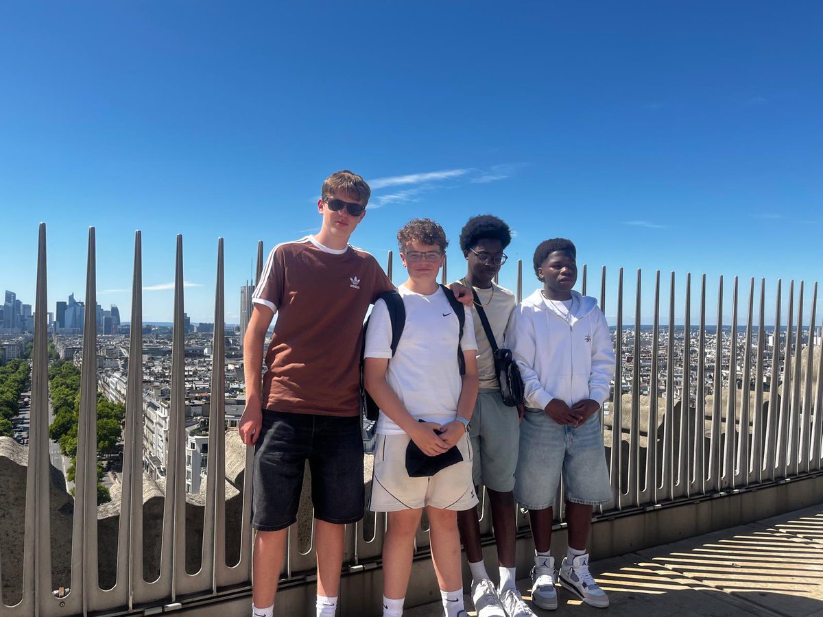 HA_FrenchDept's tweet photo. #FrenchDepartmentOnTour #ParisTrip2025
Day 2 โ We walked along Le Champ-de-Mars, Les Champs-รlysรฉes, and LโArc de Triomphe. What a superb experience for the boys. @HabsAdamsGS
#FunInLanguages #ProudTeachers ๐๐๐ซ๐ท https://t.co/rhiCMEW86c