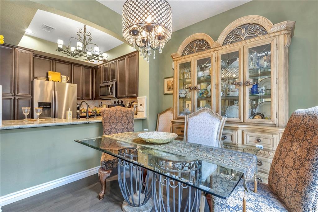 BabayanMatt's tweet image. In Escrow! | 121 Pasto Rico, Rancho Santa Margarita
Just secured a buyer for this beautifully renovated 2-bed, 2.5-bath condo in the sought-after Serabrisa community!
Featuring custom designer upgrades, dual primary suites, a private patio, and attached garage – this home is a…