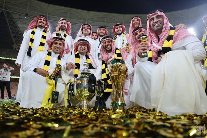 🚨🚨 رسميًا : يوم الإثنين القادم الموافق (30 يونيو) تنتهي فترة إدارة #الاتحاد الحالية برئاسة المهندس لؤي مشعبي 🟡⚫️

↩️ أعضاء مجلس الإدارة الحالية
(المؤسسة الربحية + غير الربحية) :
- م.لؤي مشعبي
- عبدالله الحسيني
- عبدالعزيز الزيد
- عبدالله الغامدي
- فهد سندي
- صهيب جمجوم
- فارس