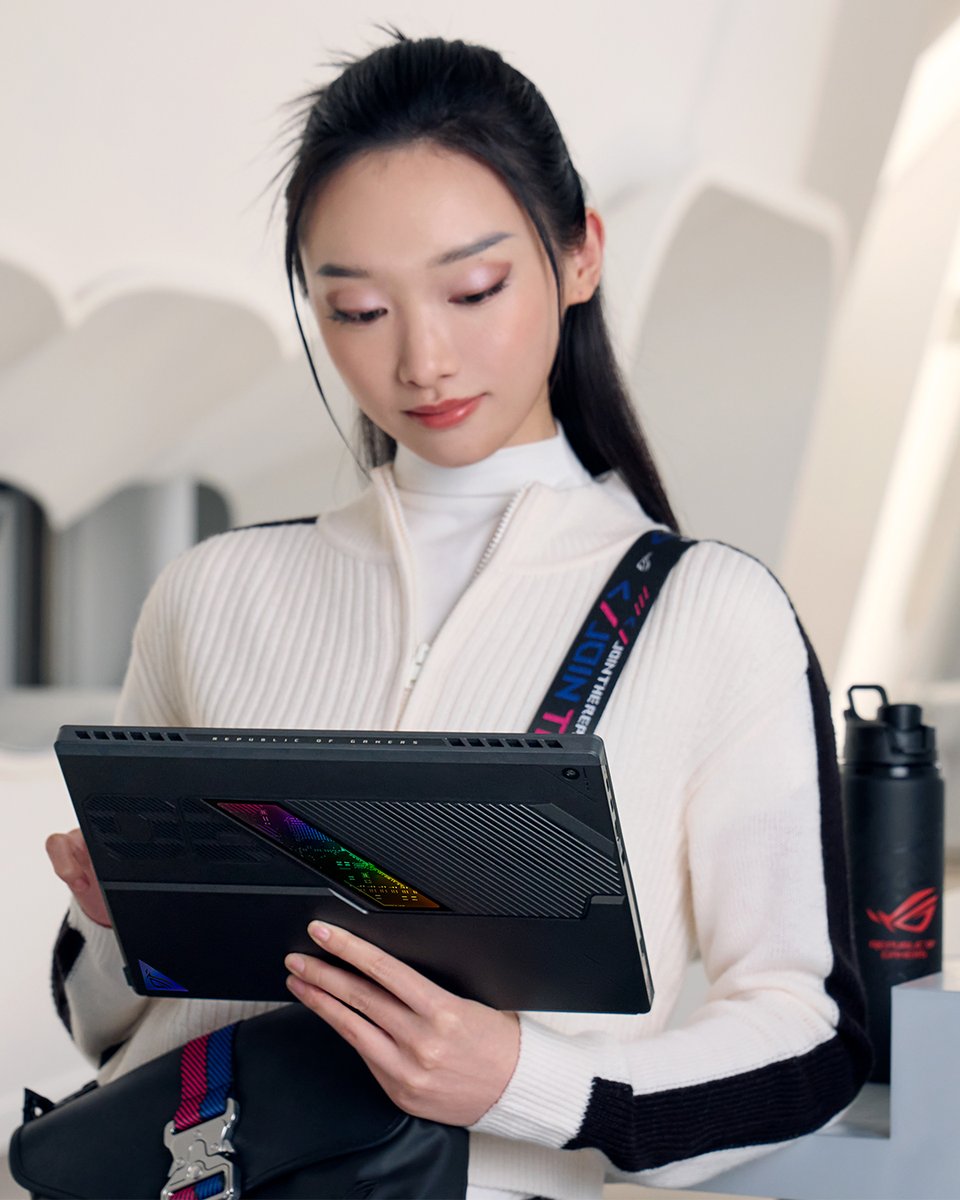 ASUS_ROGNA's tweet image. Lightweight, powerful, and always ready—go with the Flow wherever your day takes you. #ROG #FlowZ13