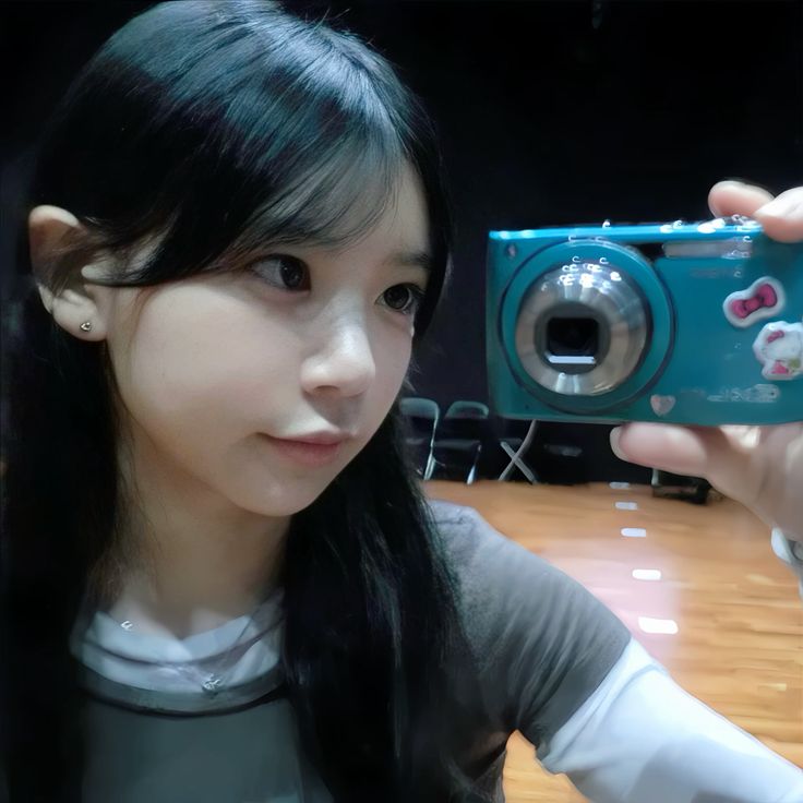 qualtimeidol's tweet photo. Moka (ILLIT) torce para o Guarani! https://t.co/MmtLTzNcmZ