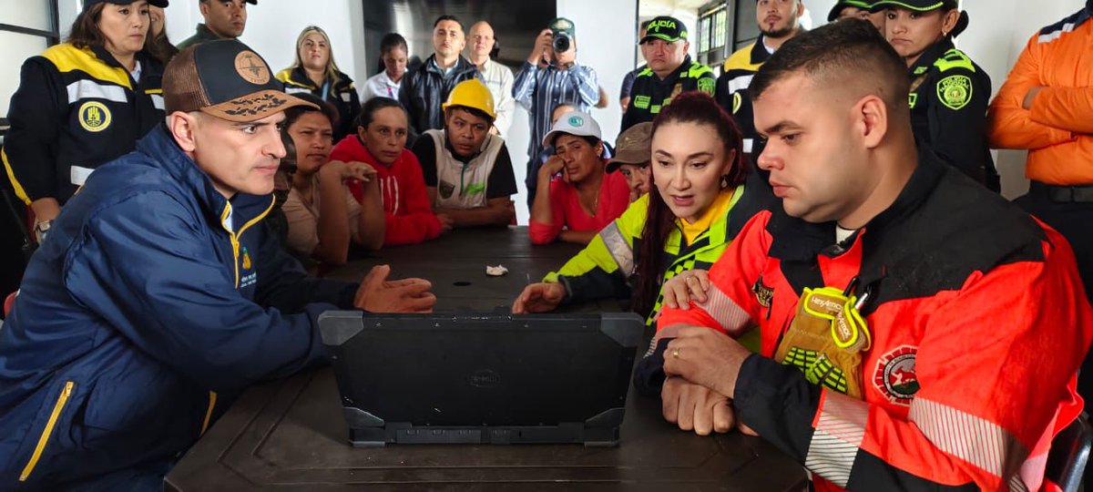 #AEstaHora Nos encontramos realizando un Comité Municipal de Gestión del Riesgo - COMGERD extraordinario, con el acompañamiento de <a href="/AndresJRendonC/">Andrés Julián</a>, <a href="/GobAntioquia/">Gobernación de Antioquia</a>, <a href="/AlcaldiadeMed/">Alcaldía de Medellín</a>,  <a href="/Areametropol/">Área Metropolitana del Valle de Aburrá</a>, <a href="/PoliciaColombia/">Policía de Colombia</a> <a href="/CruzRojaAntioq/">Cruz Roja Antioquia</a> y diferentes grupos de socorro.