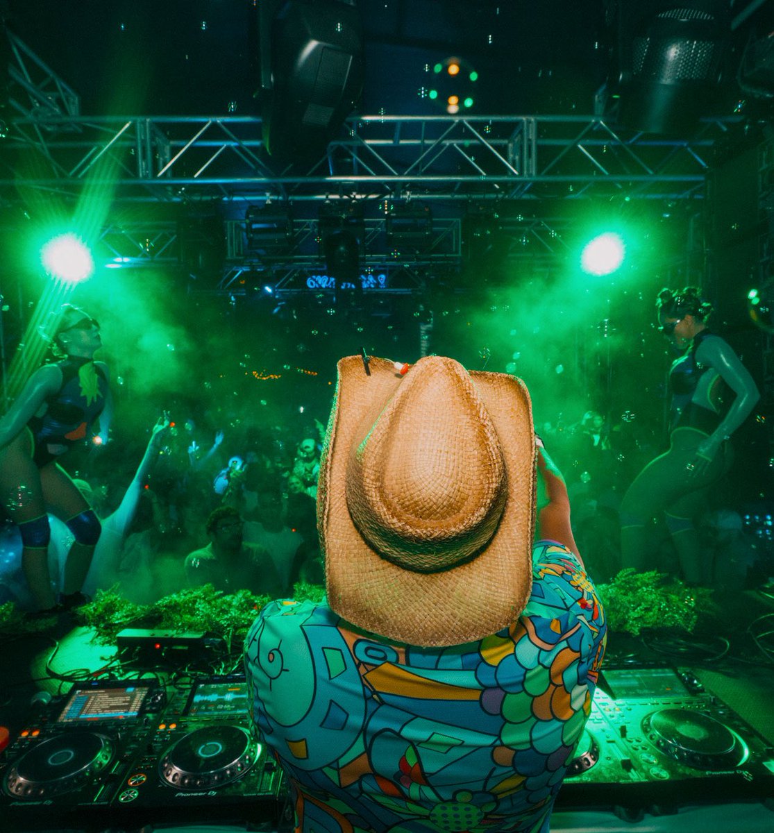 GreenVelvet_'s tweet image. Elmont, we’re coming in HOT 🔥
LALALAND lands Sunday, July 27 w/ @shermanology , @Raecola & @raulfaciomusic 🤠Tickets ➡️ linktr.ee/officialgreenv…
