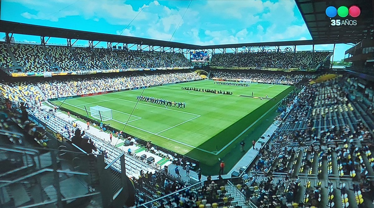 Que pasó con la copa llevar gente a todos lados? No había internos a Nashville? Se quedaron en el Sawgrass los tipazos Xeneizes.. Mamá querida!