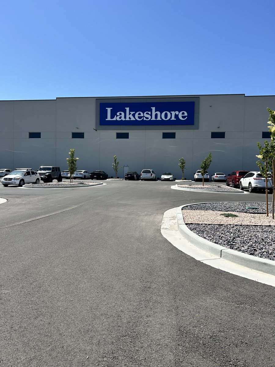 UTPortAuthority's tweet image. Lakeshore Learning’s new 1.2M sq. ft. facility is officially up and running in Garland—the first project in UIPA’s Golden Spike Project Area.
Big win for rural Utah. Big thanks to all who made it happen. #GoldenSpike #UtahLogistics #JobCreation