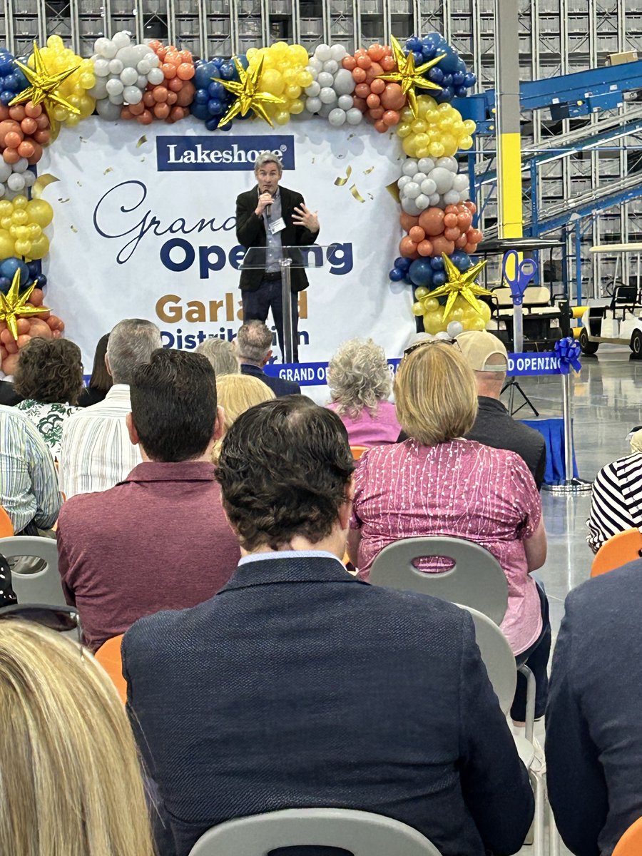 UTPortAuthority's tweet image. Lakeshore Learning’s new 1.2M sq. ft. facility is officially up and running in Garland—the first project in UIPA’s Golden Spike Project Area.
Big win for rural Utah. Big thanks to all who made it happen. #GoldenSpike #UtahLogistics #JobCreation