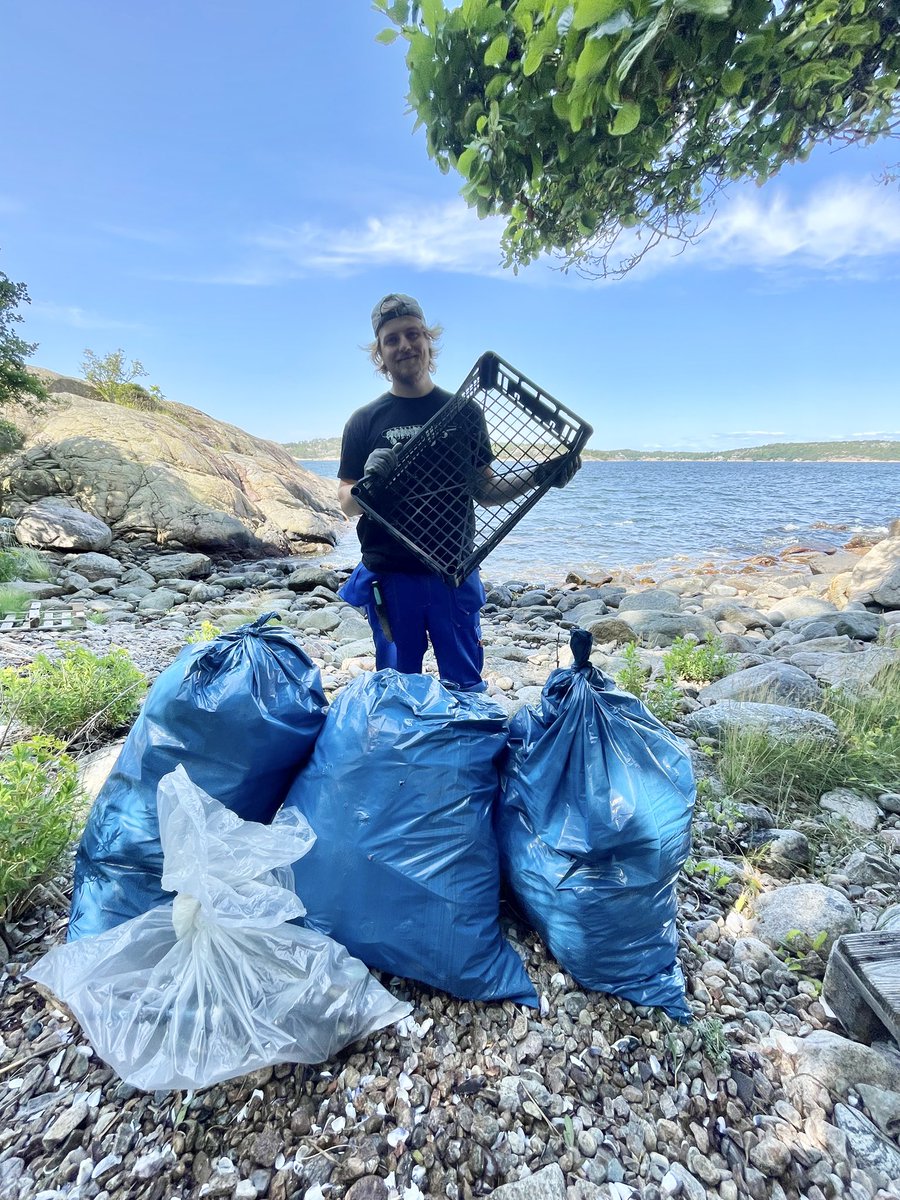 _CleanSea's tweet image. Not glamorous, but definitely worth it. Each item we remove today is a positive impact for generations to come. Sometimes it’s the mundane things that have a lasting impact.
We got four full bags and a solid afternoon making the ocean a little cleaner. 😃🙌🌊