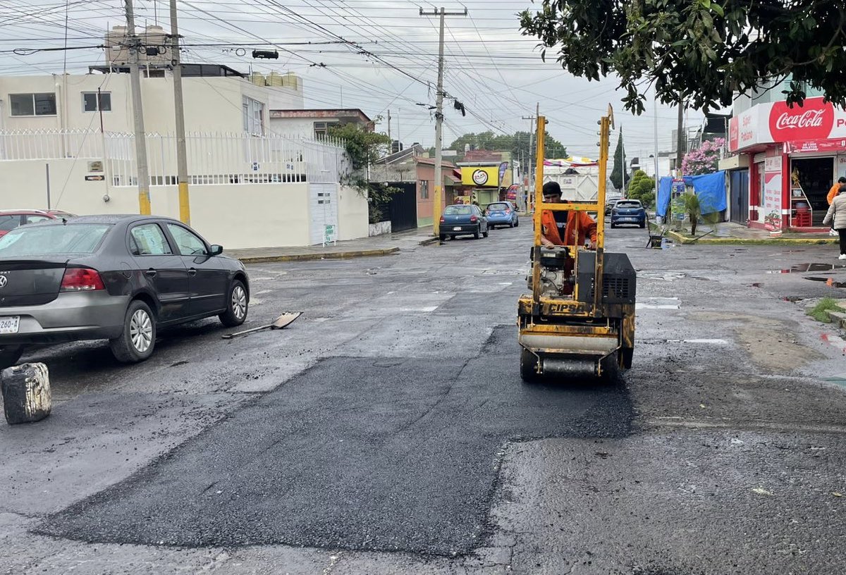 👷‍♂️Campaña Capitalina #BacheandoPuebla 🚧

🦺 Esta mañana realizamos labores de bacheo en avenida San Manuel, de bulevar 14 Sur a calle 24 Sur en la colonia Jardines de San Manuel.

#LaCapitalImparable🪽