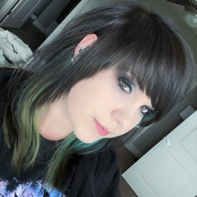 #emo me is back >:))