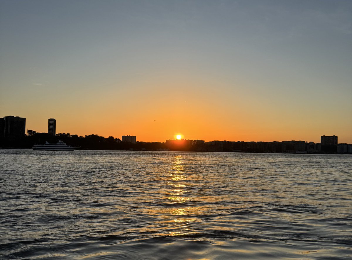 Hello, New York!!

<a href="/crfheart/">Cardiovascular Research Foundation</a> 
#NYValves2025
#StructuralHeart