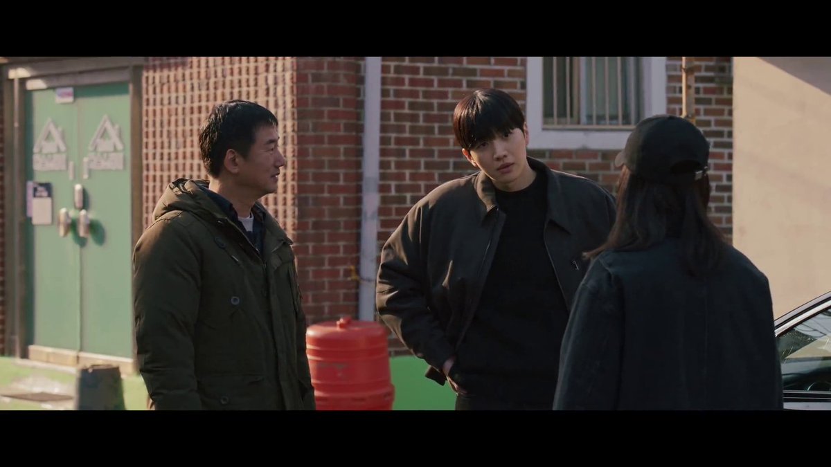 khsye2318's tweet photo. WHY IS HE SO CARING 😭😭😭 I'm waiting for the day Sehyun finally opens up to Junghyun… but a part of me feels like that day might never come 🥲

#HunterWithAScalpel #HunterWithAScalpelEp7 #KangHoon #ParkJuhyun https://t.co/xl6fPN4p5A