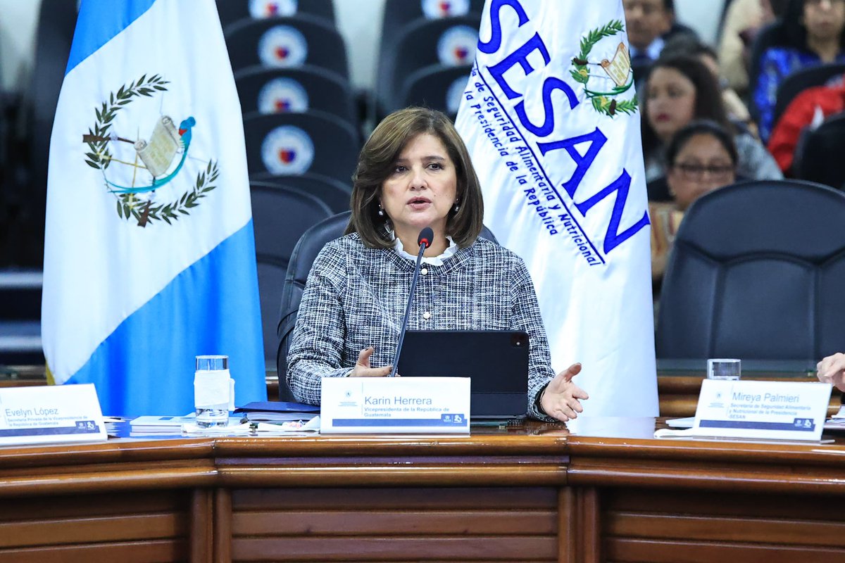 MagaGuatemala's tweet photo. Hoy se realizó la segunda reunión ordinaria del Consejo Nacional de Seguridad Alimentaria y Nutricional #CONASAN, presidida por la vicepresidenta de la República, @KarinHerreraVP, para dar seguimiento a los esfuerzos institucionales y fortalecer las acciones en la lucha contra la desnutrición aguda de la niñez guatemalteca.