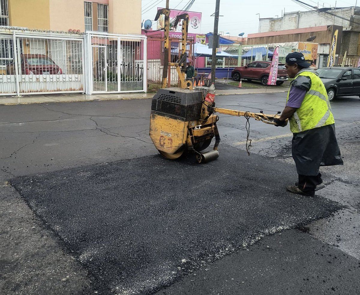 👷‍♂️Campaña Capitalina #BacheandoPuebla 🚧

🦺 Esta mañana realizamos labores de bacheo en calle 16 Sur, de anillo Periférico Ecológico a calle 115 Oriente en la colonia Los Héroes de Puebla.

#LaCapitalImparable🪽