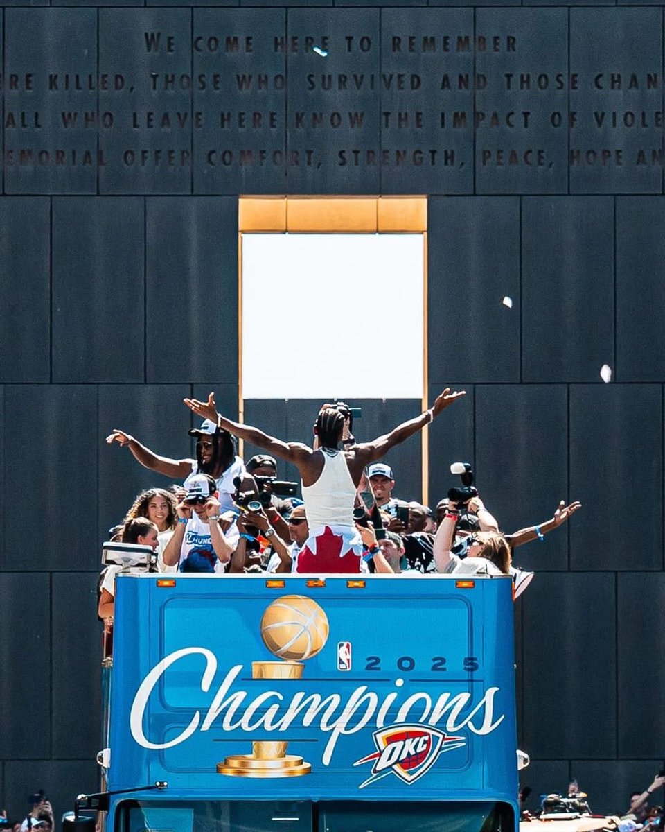 Mardarrell's tweet image. Some pictures are worth more than a thousand words and yet need no words at all. #OKC #Thunder #OKCThunder #OklahomaStandard